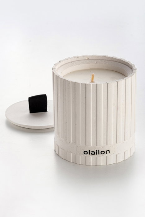 Aberto Design Vela de Hormigón con Cinta de Ámbar Blanco y Negro. Parafina y Soja. Diámetro 8cm, Altura 8.5cm.
